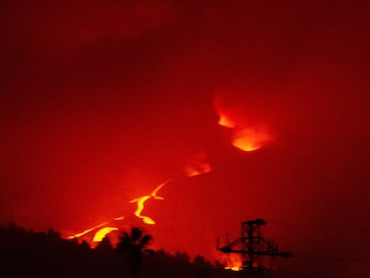 El volcán de La Palma, fotografiado en la noche del 15 de octubre.