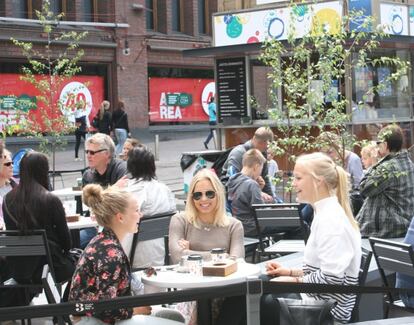 Terraza en el centro de Helsinki.