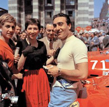 El piloto italiano Castellotti, que compitió con un Ferrari 121 LM en 1955.