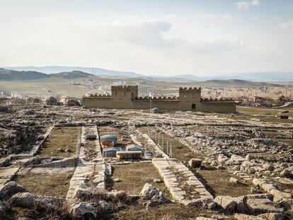 Panorámica de la antigua Hattusa, capital del imperio hitita. Llamada 'La ciudad de los cien dioses', fue abandonada hace unos 3.200 años sin que sepa aún el porqué.