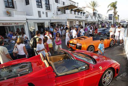 Puerto Banús, en Marbella, es uno de los puntos de reunión habituales de los ricos de todo el mundo.