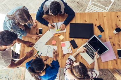 Estos cursos están diseñados para facilitar un aprendizaje digital intensivo, y su objetivo es facilitar el acceso al mercado laboral.