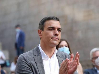 El presidente del Gobierno, Pedro Sánchez,  en un acto en la Plaza de los Fueros de Vitoria