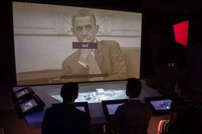 Los visitantes aprenden de manera interactiva sobre cómo se capturó a Osama bin Laden.