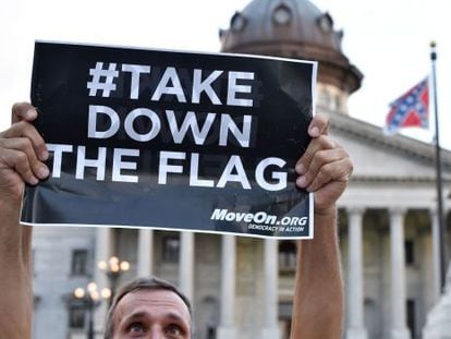 Manifestación para exigir que se retire la bandera confederada en Columbia