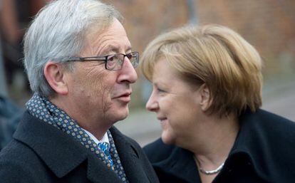 Jean-Claude Juncker y Angela Merkel.