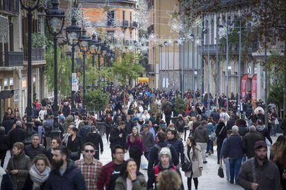 El carrer barceloní Portal de l'Àngel ple de vianants.