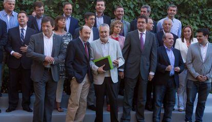 Los secretarios generales reunidos con Rubalcaba, en Granada en 2013.