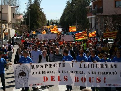 Manifestació multitudinària als carrers d'Amposta dels protaurins.