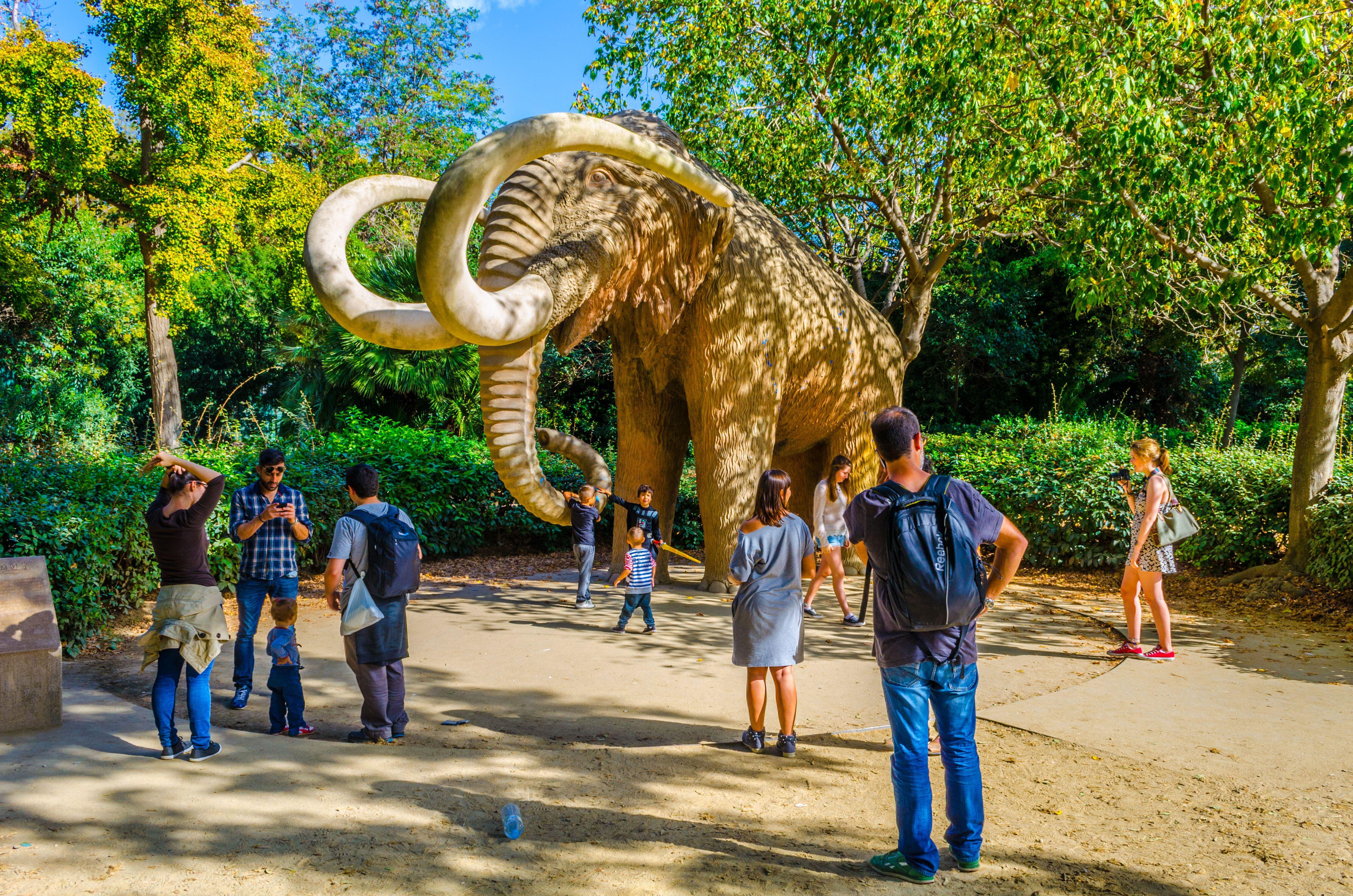 El mamut en el parque de la Ciutadella de Barcelona.
