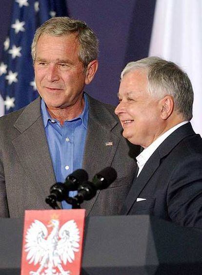 Bush y Kaczynski en Polonia
