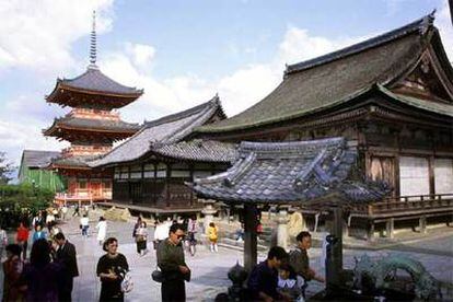 El templo Kiyomizu-dera, en gran parte del periodo Edo (1603-1867), fue escenario de la película <i>Memorias de una geisha</i>.