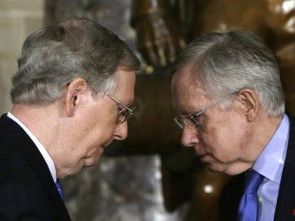Los l&iacute;deres republicano y dem&oacute;crata del Senado, Mitch McConnell y Harry Reid.