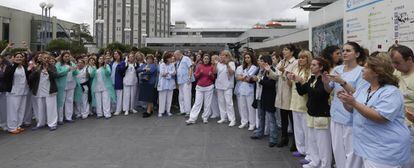 Trabajadoras del Hospital Universitario de La Paz de Madrid, durante una protesta.