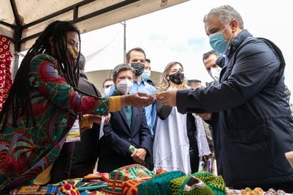El presidente de Colombia, Iván Duque, junto a la alcaldesa de Bogotá, Claudia López, este viernes en Bogotá.
