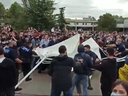 Incidentes en la UAB entre un grupo de  estudiantes antifascistas y simpatizantes de la plataforma S'ha acabat!, que reúne a estudiantes antiindependentistas.