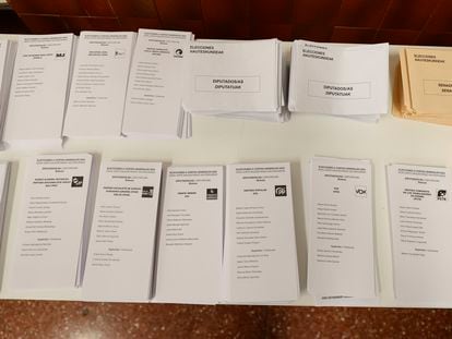Papeletas electorales del 23-J en un colegio de Bilbao.
