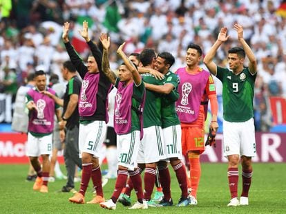Los jugadores mexicanos celebran el triunfo contra Alemania.