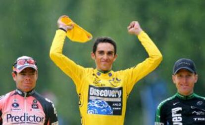 El podio de París en 2007, con Alberto Contador como ganador.