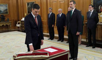 Pedro Sánchez promet el càrrec de president del Govern espanyol.