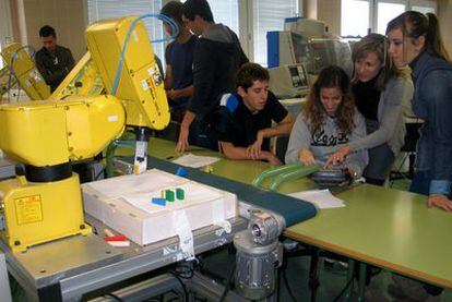 Taller de robótica en la Universidad de Jaén durante la Semana de la Ciencia 2011.