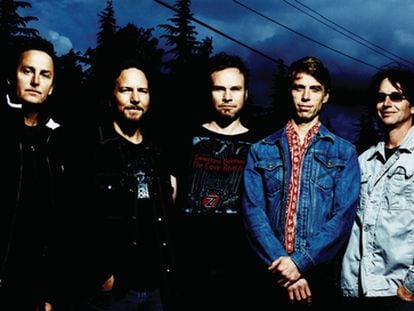 Pearl Jam al completo. Eddie Vedder es el segundo por la izquierda.