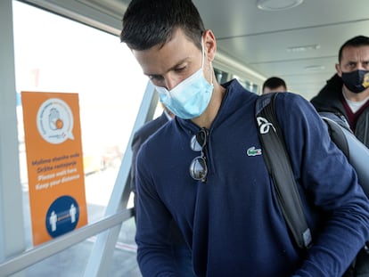 Novak Djokovic nada más aterrizar en Belgrado el pasado lunes, tras ser expulsado de Australia.
