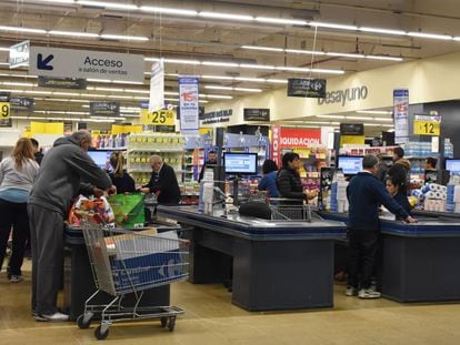 Cajas registradoras en un supermercado de la ciudad argentina de Rosario.