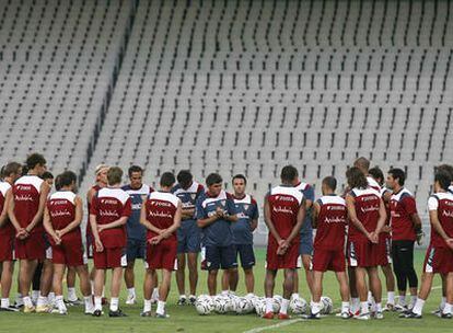 Los sevillistas preparan el partido de esta noche frente al AEK de Atenas