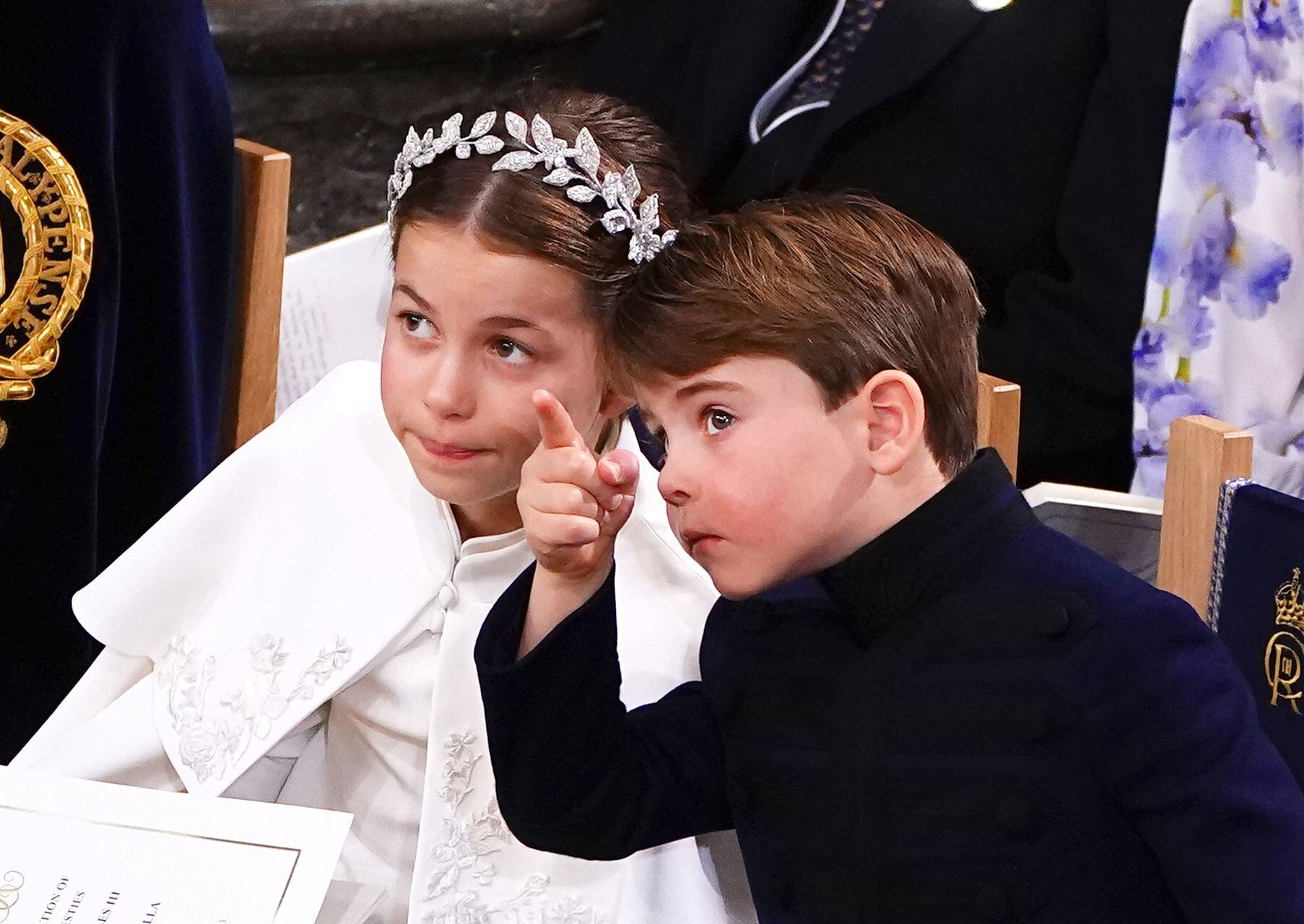 La princesa Carlota y el príncipe Luis, en un momento de la coronación de su abuelo Carlos III.