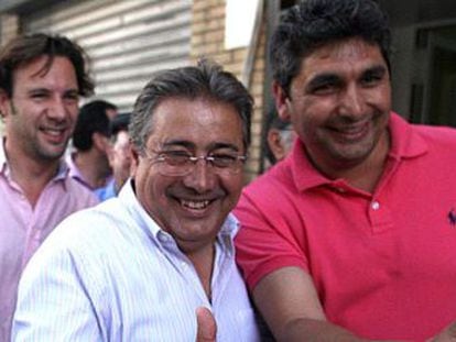 Juan Ignacio Zoido y Juan José Cortés durante la campaña para las elecciones municipal es de 2011.