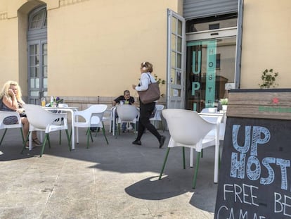 El hostel que cobra más a mujeres que a hombres en Valencia.