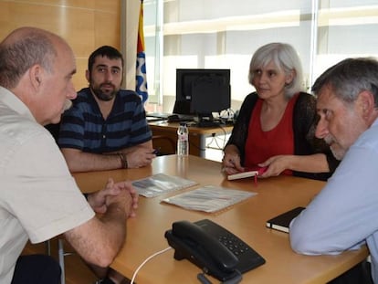 La alcaldesa de Badalona, Dolors Sabater, durante una reuni&oacute;n en el Ayuntamiento