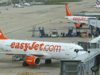 Aviones de easyJet en el aeropuerto de Orly de Par&iacute;s.