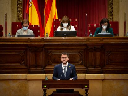 El 'president' en funciones, Pere Aragonès, interviene durante la sesión de control al Govern en el Parlament, este jueves.