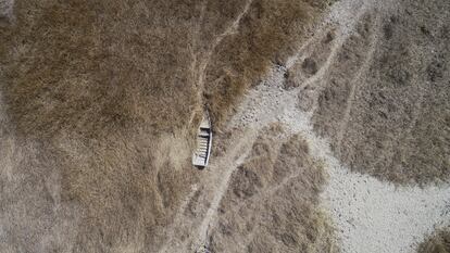 Un barco abandonado cerca del Lago Titicaca, en Huarina, Bolivia.