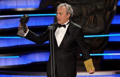 José Coronado recoge el Goya a mejor actor de reparto por 'Cerrar los ojos'.