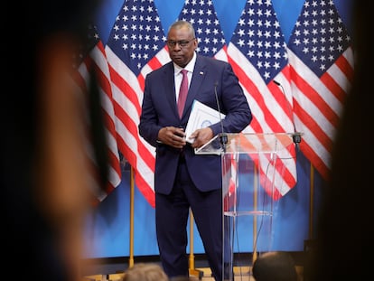 El secretario de Defensa de Estados Unidos, Lloyd Austin, al acabar su comparecencia ante la prensa.