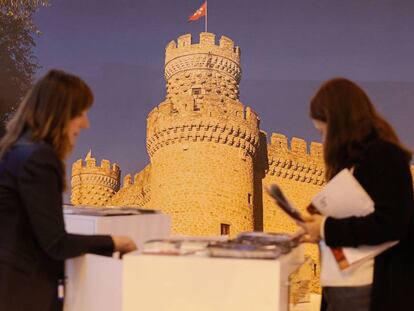 Imagen del Castillo de Manzanares El Real en el stand de la Comunidad de Madrid en Fitur.