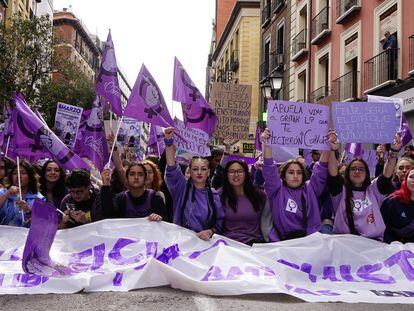Manifestación estudiantil feminista delante del Ministerio de Justicia en Madrid.