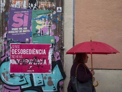 Cartells sobre el referèndum, a Barcelona.