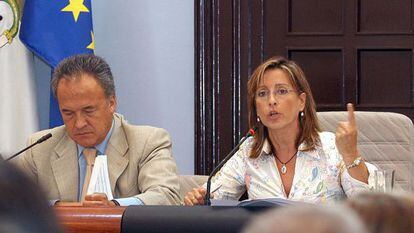 La exalcaldesa de Jerez Pilar S&aacute;nchez, junto a Pedro Pacheco, en una comparecencia en 2006.