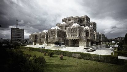La Biblioteca Nacional de Kosovo, del arquitecto Andrija Mutnjakovic.