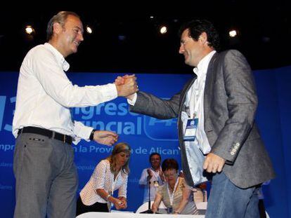 Alberto Fabra felicita a Jos&eacute; Ciscar en el congreso del PP de Alicante.