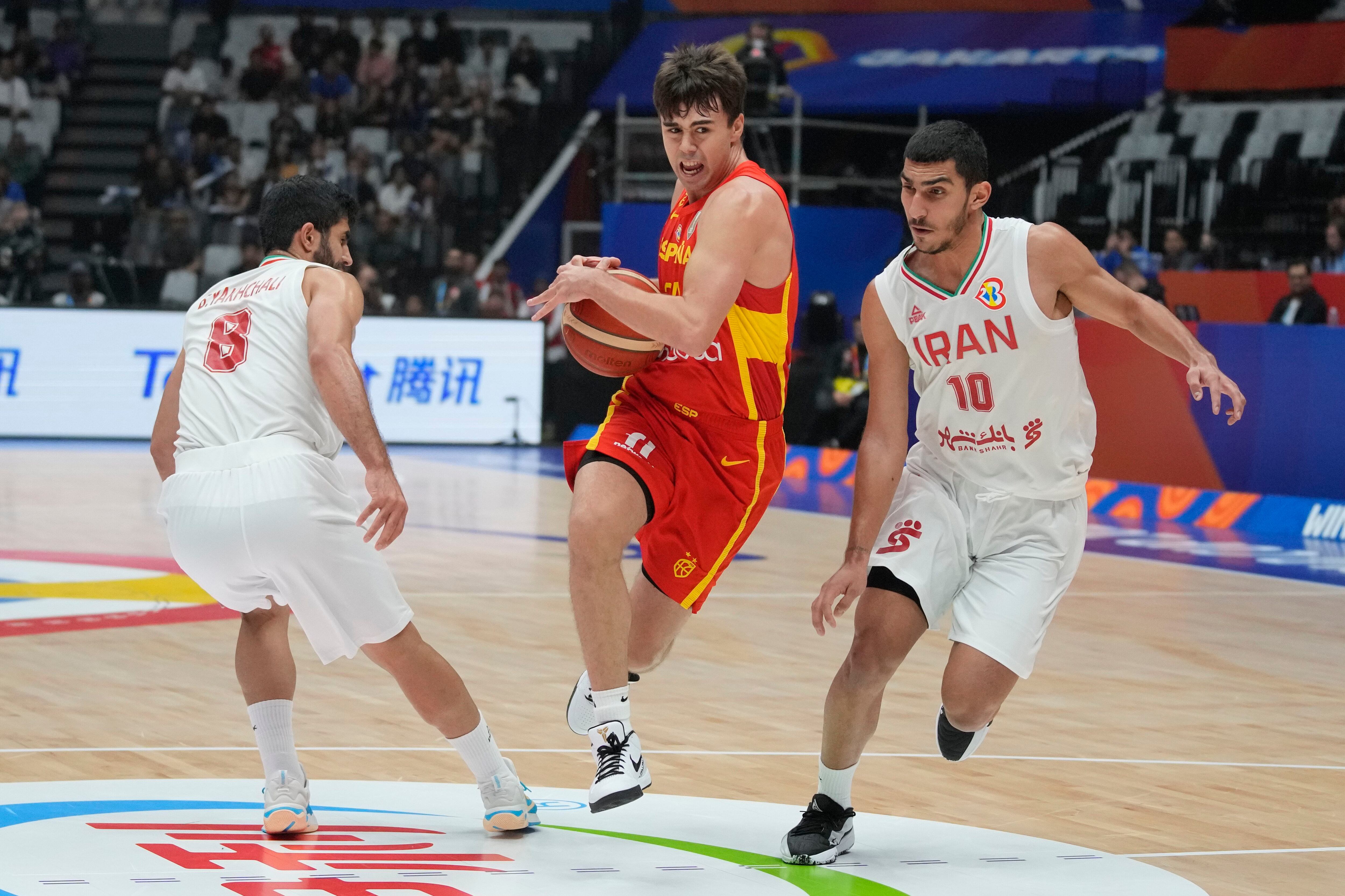 Juan Núñez (c) durante el partido de la fase de grupos del Mundial de Baloncesto entre Irán y España, este miércoles.