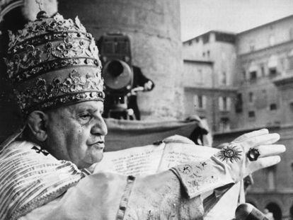 El 'Papa bueno', Juan XXIII, durante la ceremonia de coronación en San Pedro.