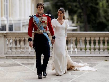 Carlos Fitz James-Stuart y Belén Corsini, tras la boda.