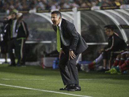 El seleccionador de M&eacute;xico, Osorio, durante el partido contra Jamaica.