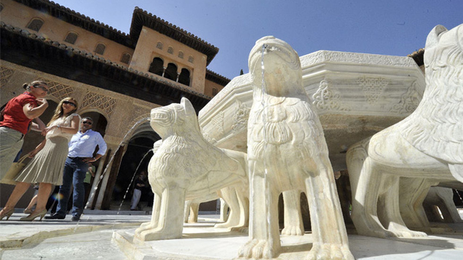 La Alhambra recupera el Patio de los Leones tras una década de obras |  Cultura | EL PAÍS