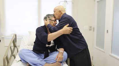 El presidente de Paraguay, Fernando Lugo, recibe hoy la visita de Lula en el hospital de Sao Paulo donde ambos son tratados por c&aacute;ncer. Seg&uacute;n los m&eacute;dicos, el c&aacute;ncer de linfoma que sufre Lugo ha remitido completamente.